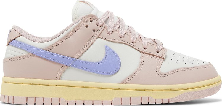 נעלי סניקרס Wmns Dunk Low 'Pink Oxford' של המותג נייקי בצבע וָרוֹד עשויות עוֹר