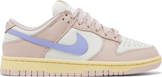 נעלי סניקרס Wmns Dunk Low 'Pink Oxford' של המותג נייקי בצבע וָרוֹד עשויות עוֹר