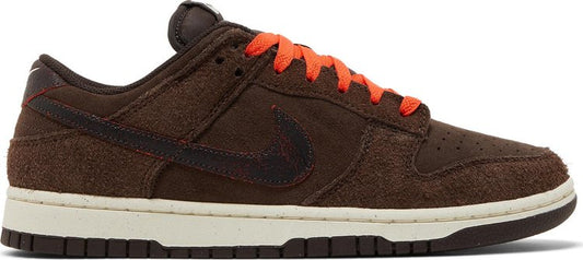 נעלי סניקרס Dunk Low Premium 'Baroque Brown' של המותג נייקי בצבע חום עשויות עור (זמש)