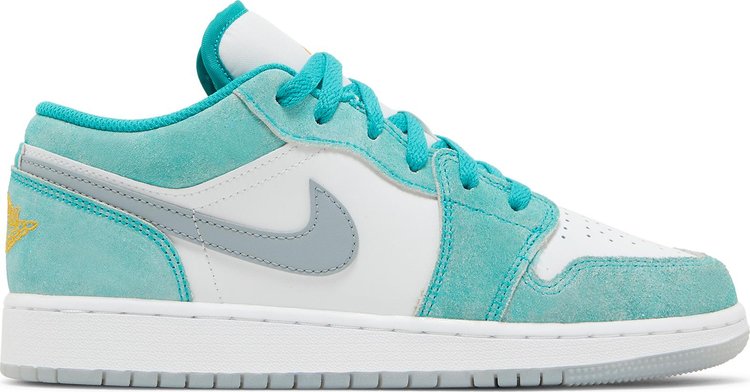 נעלי סניקרס Air Jordan 1 Low SE GS 'New Emerald' של המותג נייקי בצבע לבן עשויות עור (זמש)