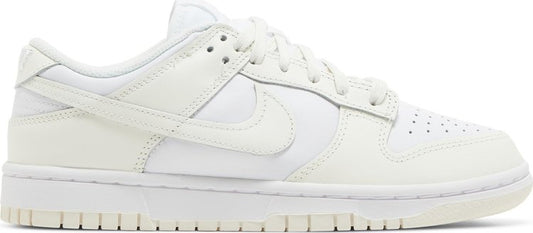 נעלי סניקרס Wmns Dunk Low 'White Sail' של המותג נייקי בצבע קרם עשויות עוֹר
