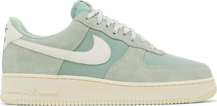 נעלי סניקרס Air Force 1 '07 LV8 'Certified Fresh - Enamel Green' של המותג נייקי בצבע ירוק עשויות עור (זמש)