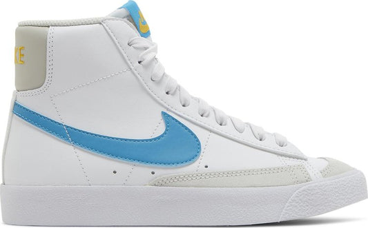 נעלי סניקרס Blazer Mid '77 GS 'White Laser Blue' של המותג נייקי בצבע לבן עשויות עוֹר