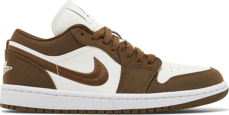 נעלי סניקרס Wmns Air Jordan 1 Low SE 'Light Olive' של המותג נייקי בצבע ירוק עשויות עור (זמש)