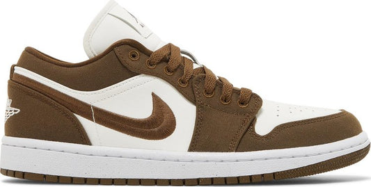 נעלי סניקרס Wmns Air Jordan 1 Low SE 'Light Olive' של המותג נייקי בצבע ירוק עשויות עור (זמש)