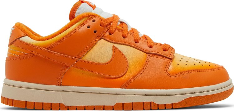 נעלי סניקרס Wmns Dunk Low 'Magma Orange' של המותג נייקי בצבע כתום עשויות עוֹר