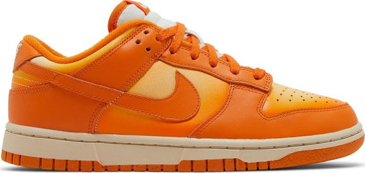 נעלי סניקרס Wmns Dunk Low 'Magma Orange' של המותג נייקי בצבע כתום עשויות עוֹר