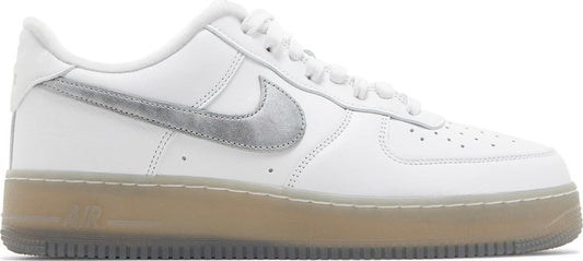 נעלי סניקרס Air Force 1 '07 Premium 'White Metallic Silver' של המותג נייקי בצבע לבן עשויות עוֹר