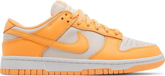 נעלי סניקרס Wmns Dunk Low 'Peach Cream' של המותג נייקי בצבע כתום עשויות עוֹר