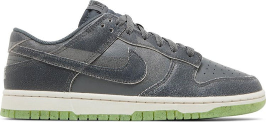 נעלי סניקרס Dunk Low SE 'Halloween - Cauldron' של המותג נייקי בצבע אפור עשויות עוֹר