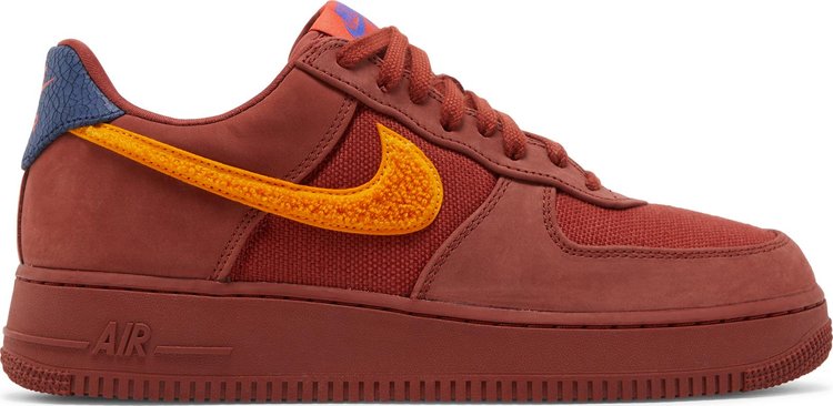 נעלי סניקרס Air Force 1 Low 'La Familia' של המותג נייקי בצבע חום עשויות עור (זמש)