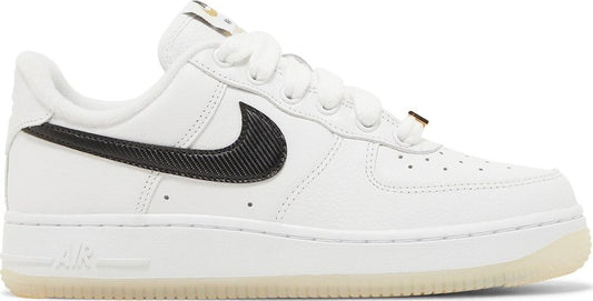 נעלי סניקרס Wmns Air Force 1 '07 'Bronx Origins' של המותג נייקי בצבע לבן עשויות עוֹר