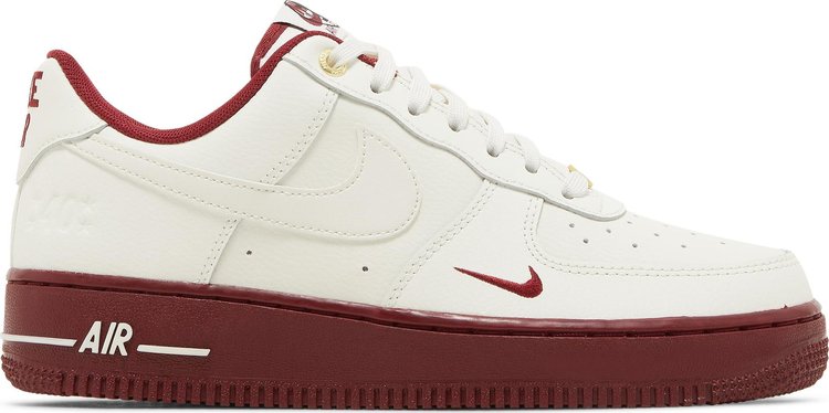 נעלי סניקרס Wmns Air Force 1 '07 SE '40th Anniversary - Sail Team Red' של המותג נייקי בצבע קרם עשויות עוֹר