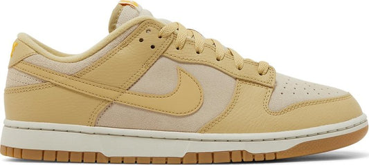 נעלי סניקרס Dunk Low 'Khaki Gum' של המותג נייקי בצבע שָׁזוּף עשויות עור (זמש)