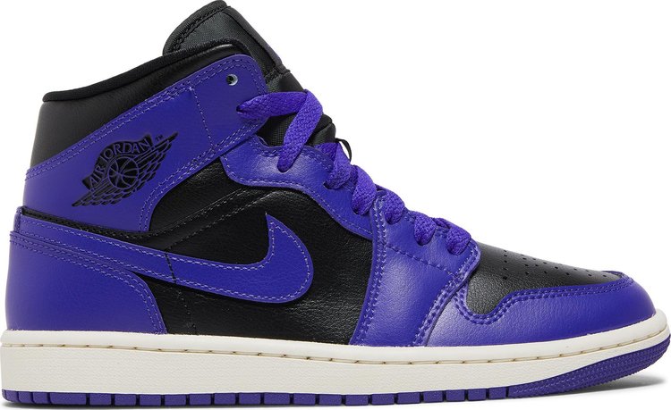 נעלי סניקרס Wmns Air Jordan 1 Mid 'Dark Concord' של המותג נייקי בצבע סָגוֹל עשויות עוֹר