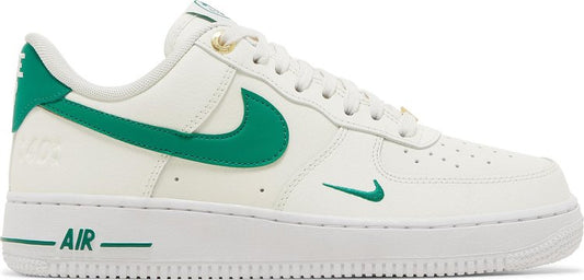 נעלי סניקרס Wmns Air Force 1 '07 SE '40th Anniversary - Sail Malachite' של המותג נייקי בצבע קרם עשויות עוֹר