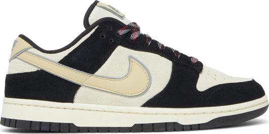 נעלי סניקרס Wmns Dunk Low LX 'Black Suede' של המותג נייקי בצבע כְּחוֹל עשויות עור (זמש)