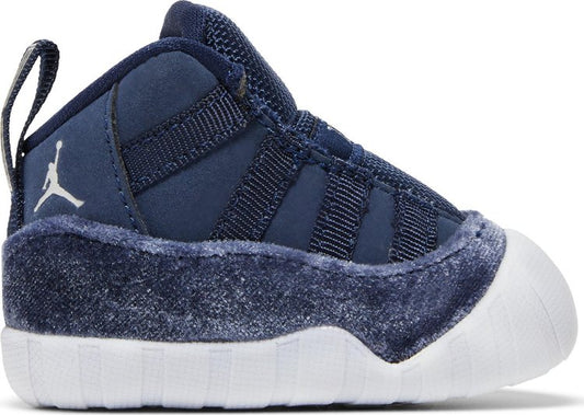 נעלי סניקרס Air Jordan 11 Retro CB 'Midnight Navy Velvet' של המותג נייקי בצבע כְּחוֹל עשויות קְטִיפָה