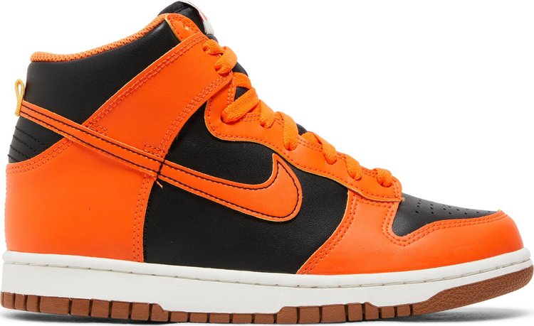 נעלי סניקרס Dunk High GS 'Halloween Pumpkin' של המותג נייקי בצבע כתום עשויות עוֹר