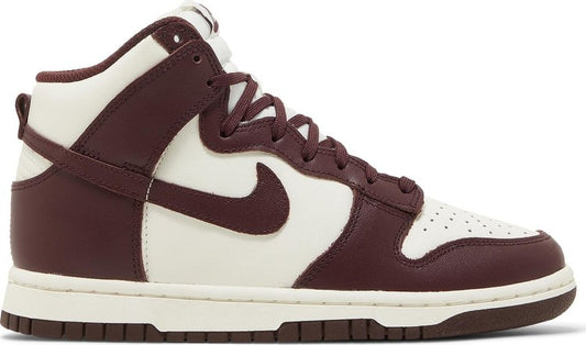 נעלי סניקרס Wmns Dunk High 'Burgundy Crush' של המותג נייקי בצבע אָדוֹם עשויות עוֹר