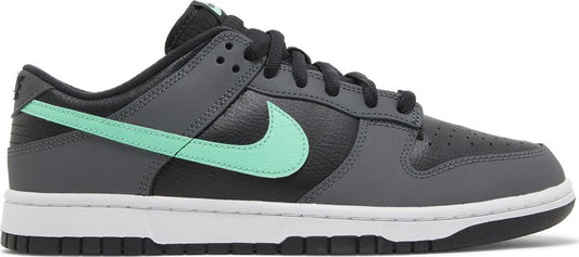 נעלי סניקרס Dunk Low 'Black Green Glow' של המותג נייקי בצבע אפור עשויות עוֹר