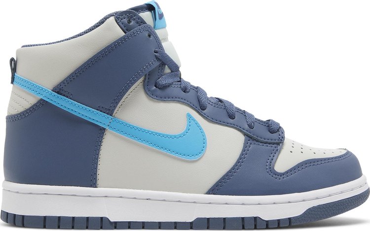 נעלי סניקרס Dunk High GS 'Light Bone Diffused Blue' של המותג נייקי בצבע אפור עשויות עוֹר