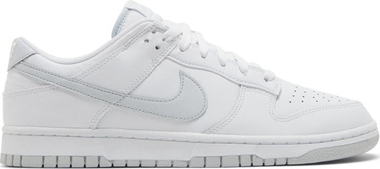 נעלי סניקרס Dunk Low 'Pure Platinum' של המותג נייקי בצבע לבן עשויות עוֹר