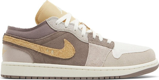 נעלי סניקרס Air Jordan 1 Low SE Craft 'Inside Out - Taupe Haze' של המותג נייקי בצבע חום עשויות עור (זמש)