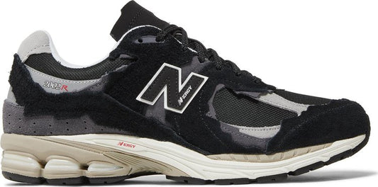 נעלי סניקרס 2002R 'Protection Pack - Black Grey' של המותג ניו באלאנס בצבע כְּחוֹל עשויות עור (זמש)
