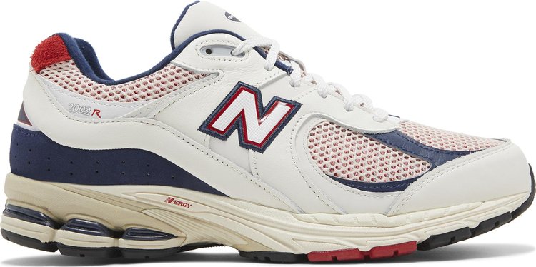 נעלי סניקרס 2002R 'Pouch - Navy Red' של המותג ניו באלאנס בצבע לבן עשויות עוֹר