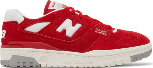 נעלי סניקרס 550 'Suede Pack - Team Red' של המותג ניו באלאנס בצבע אָדוֹם עשויות עור (זמש)