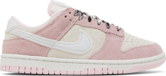 נעלי סניקרס Wmns Dunk Low LX 'Pink Foam' של המותג נייקי בצבע וָרוֹד עשויות עור (זמש)