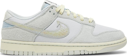 נעלי סניקרס Dunk Low SE 'Gone Fishing - Chinook Salmon' של המותג נייקי בצבע אפור עשויות עור (זמש)