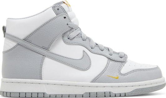 נעלי סניקרס Dunk High Next Nature GS 'Wolf Grey Marigold' של המותג נייקי בצבע אפור עשויות עוֹר