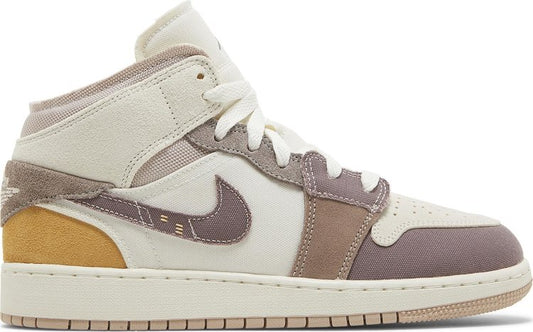 נעלי סניקרס Air Jordan 1 Mid SE Craft GS 'Inside Out - Taupe Haze' של המותג נייקי בצבע חום עשויות עור (זמש)