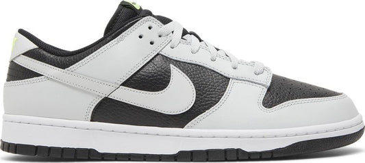 נעלי סניקרס Dunk Low 'Reverse Panda Neon' של המותג נייקי בצבע לבן עשויות עוֹר