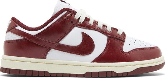 נעלי סניקרס Wmns Dunk Low Premium 'Vintage Red' של המותג נייקי בצבע אָדוֹם עשויות עוֹר
