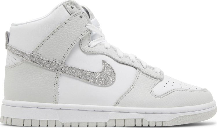 נעלי סניקרס Wmns Dunk High 'Silver Glitter Swoosh' של המותג נייקי בצבע אפור עשויות עוֹר