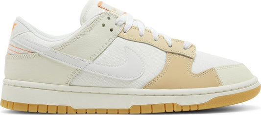 נעלי סניקרס Dunk Low SE 'If Lost Return To' של המותג נייקי בצבע קרם עשויות בַּד