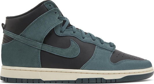 נעלי סניקרס Dunk High Premium 'Faded Spruce' של המותג נייקי בצבע ירוק עשויות עור (זמש)