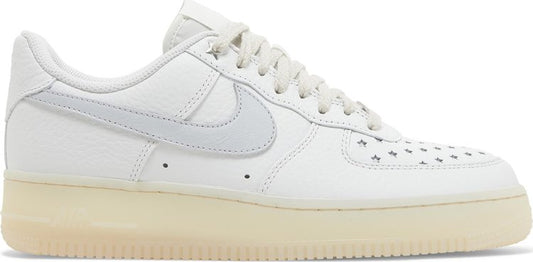 נעלי סניקרס Wmns Air Force 1 Low 'Starry Night' של המותג נייקי בצבע אפור עשויות עוֹר