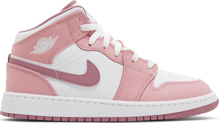נעלי סניקרס Air Jordan 1 Mid GS 'Valentine's Day 2023' של המותג נייקי בצבע וָרוֹד עשויות עוֹר