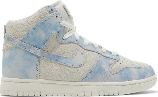 נעלי סניקרס Wmns Dunk High SE 'Clouds' של המותג נייקי בצבע כְּחוֹל עשויות עור (זמש)