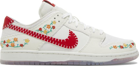 נעלי סניקרס Dunk Low Decon SB 'N7 - Sail University Red' של המותג נייקי בצבע לבן עשויות טֶקסטִיל