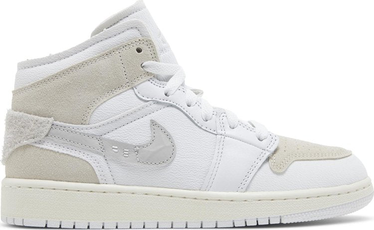 נעלי סניקרס Air Jordan 1 Mid SE Craft GS 'Inside Out - White Sail' של המותג נייקי בצבע לבן עשויות עוֹר