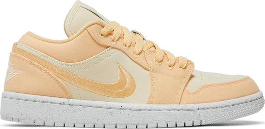 נעלי סניקרס Wmns Air Jordan 1 Low SE 'Celestial Gold' של המותג נייקי בצבע זהב עשויות עור (זמש)