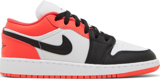 נעלי סניקרס Air Jordan 1 Low SE GS 'Mismatched Infrared' של המותג נייקי בצבע לבן עשויות עוֹר