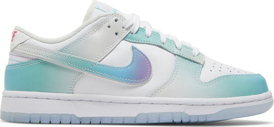 נעלי סניקרס Wmns Dunk Low 'Unlock Your Space' של המותג נייקי בצבע לבן עשויות עוֹר