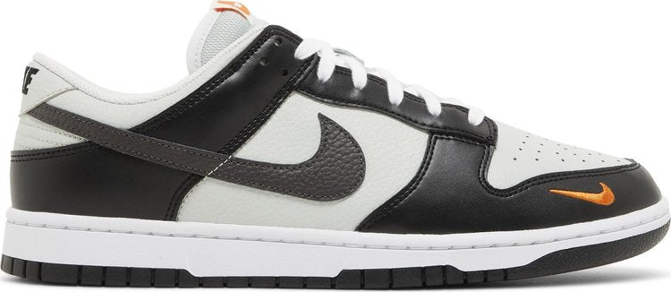 נעלי סניקרס Dunk Low 'Mini Swoosh - Black Total Orange' של המותג נייקי בצבע שָׁחוֹר עשויות עוֹר