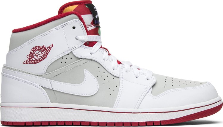 נעלי סניקרס Air Jordan 1 Mid 'Hare' 2015 של המותג נייקי בצבע לבן עשויות עוֹר